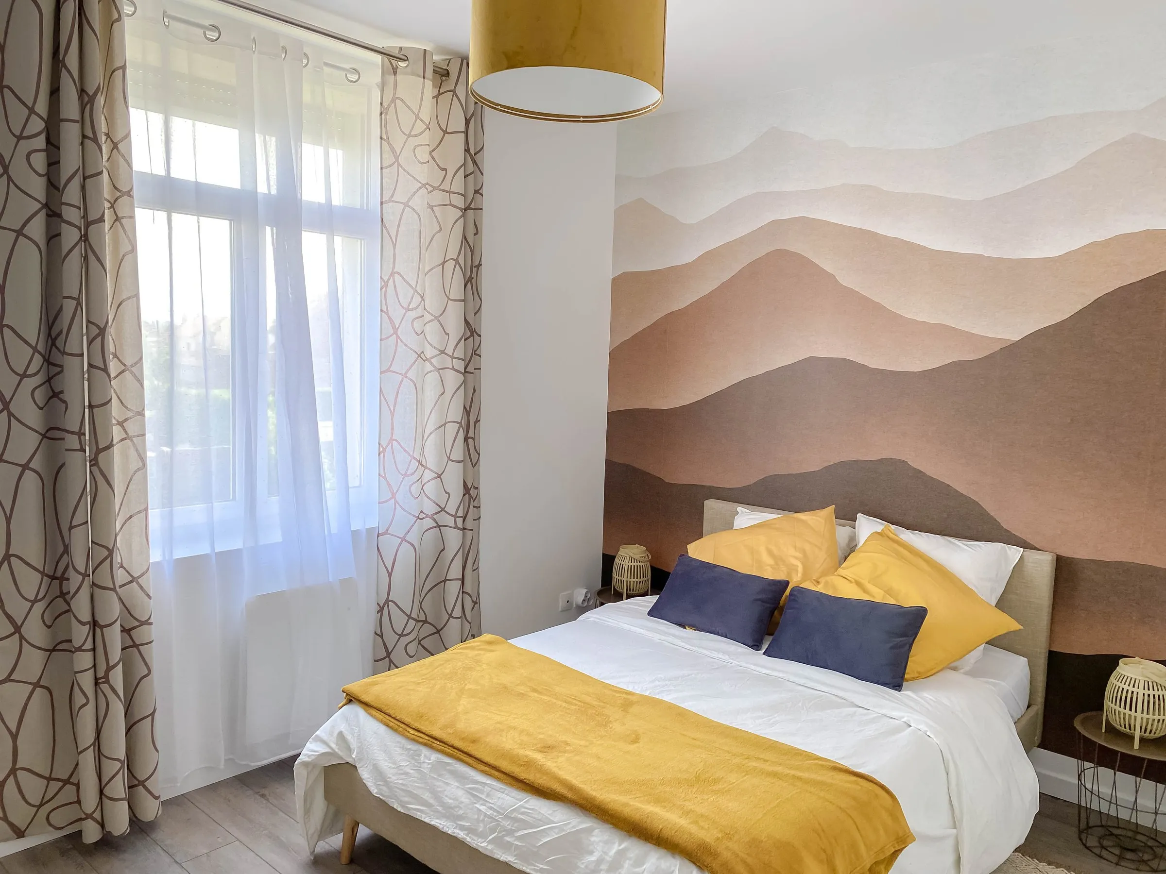 La chambre Dune et sa fresque ocre